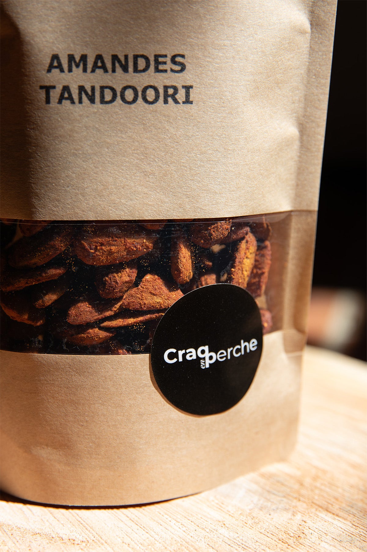 Gros plan sur les amandes torréfiées au Tandoori, élaborées dans le Perche