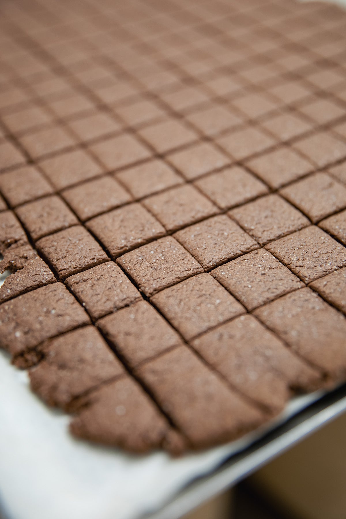 Sortie de four des biscuits cacao