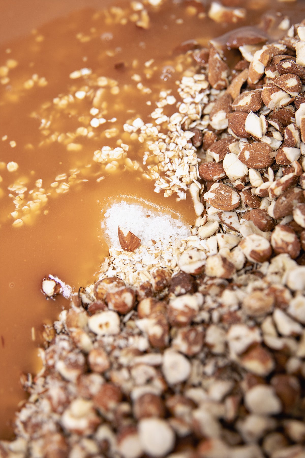 Détail de la préparation du granola aux fruits secs